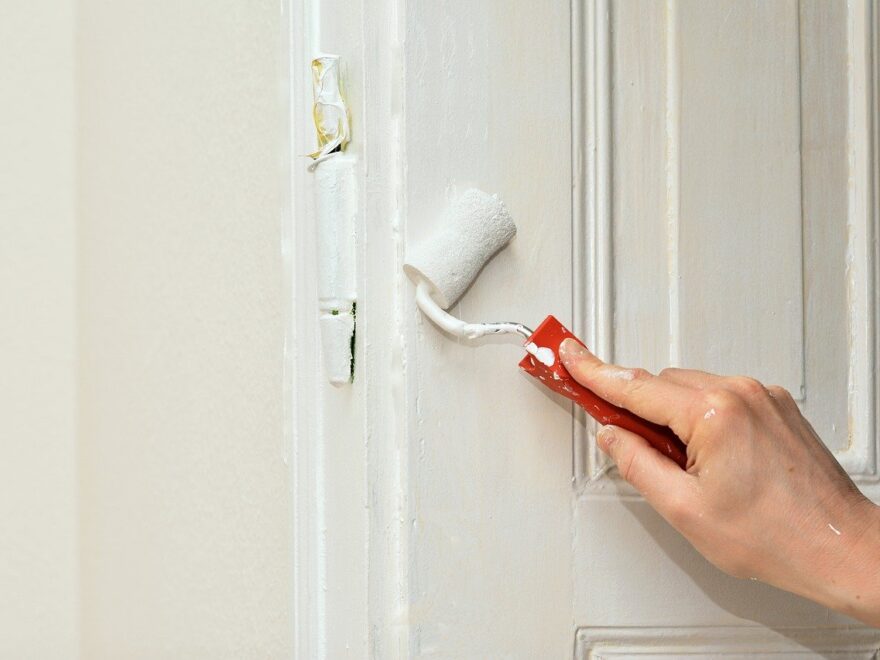 Anti-Schimmel-Farbe aufbringen