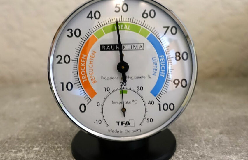 Luftfeuchtigkeit messen mit Messgerät