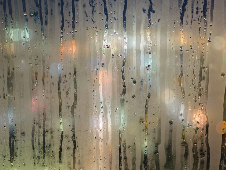 Kondenswasser am Fenster